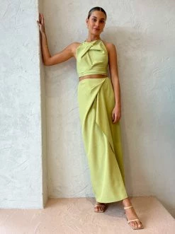 One Fell Swoop Cult Crop In Grass -Coco & Lola Sales OFS Reshoot Low Res 11 723787c6 62e6 4eb8 8172 3d5759e0d112 600x