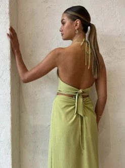 One Fell Swoop Cult Crop In Grass -Coco & Lola Sales OFS Reshoot Low Res 23 600x