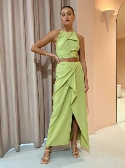 One Fell Swoop Cult Crop In Grass -Coco & Lola Sales OFS Reshoot Low Res 2 99eb560b 9281 42e0 93bf 7ec4eb98e784 600x