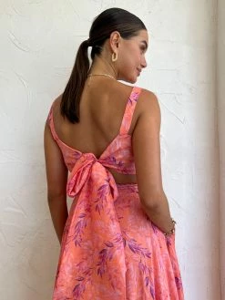 Sonya Serena Top In Peach Watercolour Print -Coco & Lola Sales Sonya Lowres 13 e497823d 0484 4f86 b9b4 0690b2be3393 600x